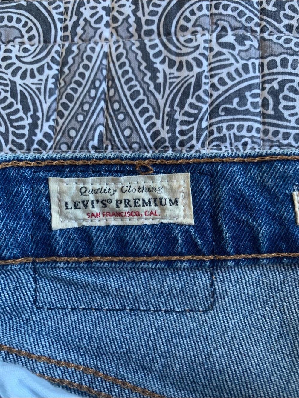 Levi's Ribcage Straight Ankle Jeans - Picture 5 of 14